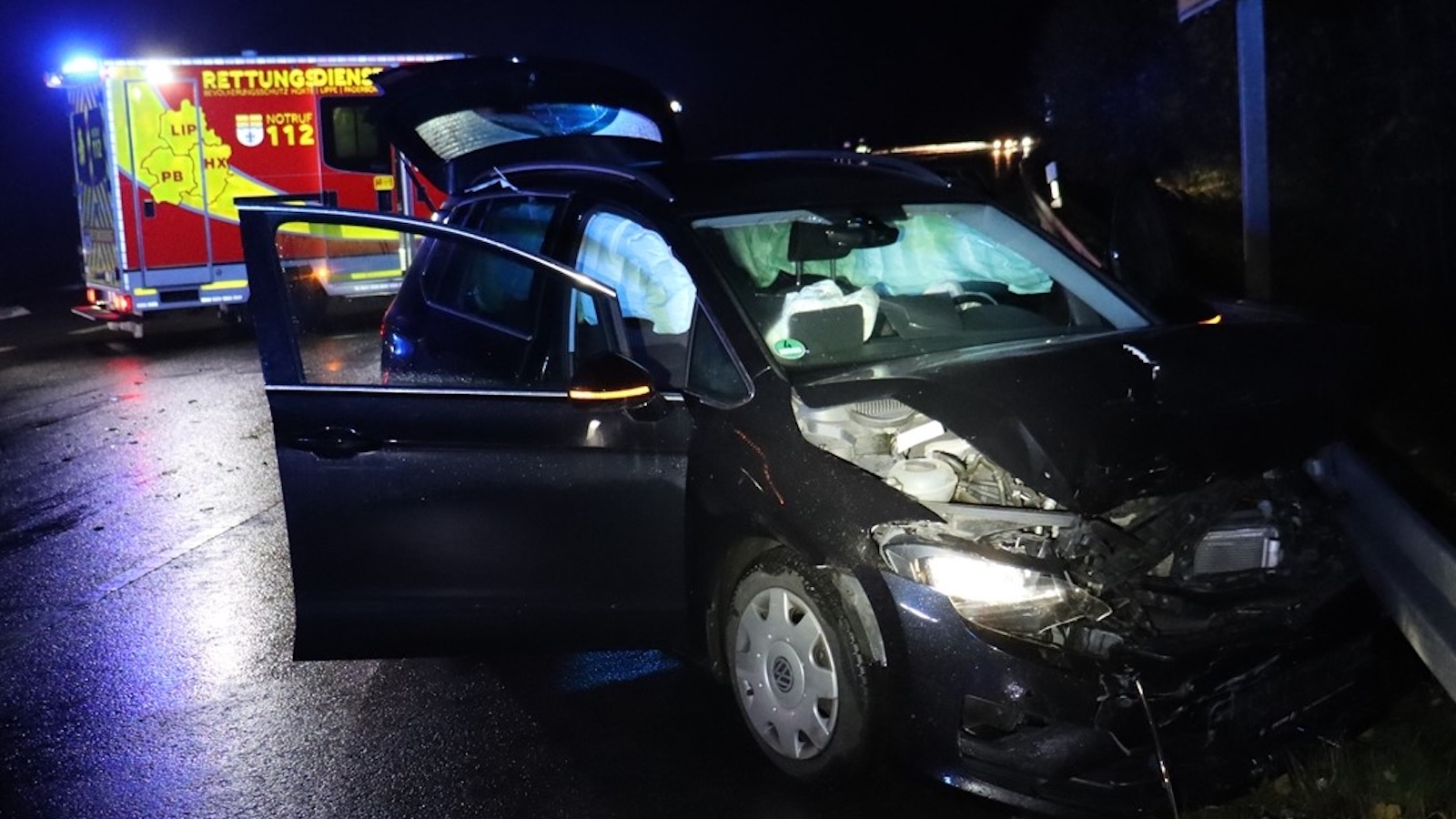 Zwei Verletzte nach Verkehrsunfall auf der B64