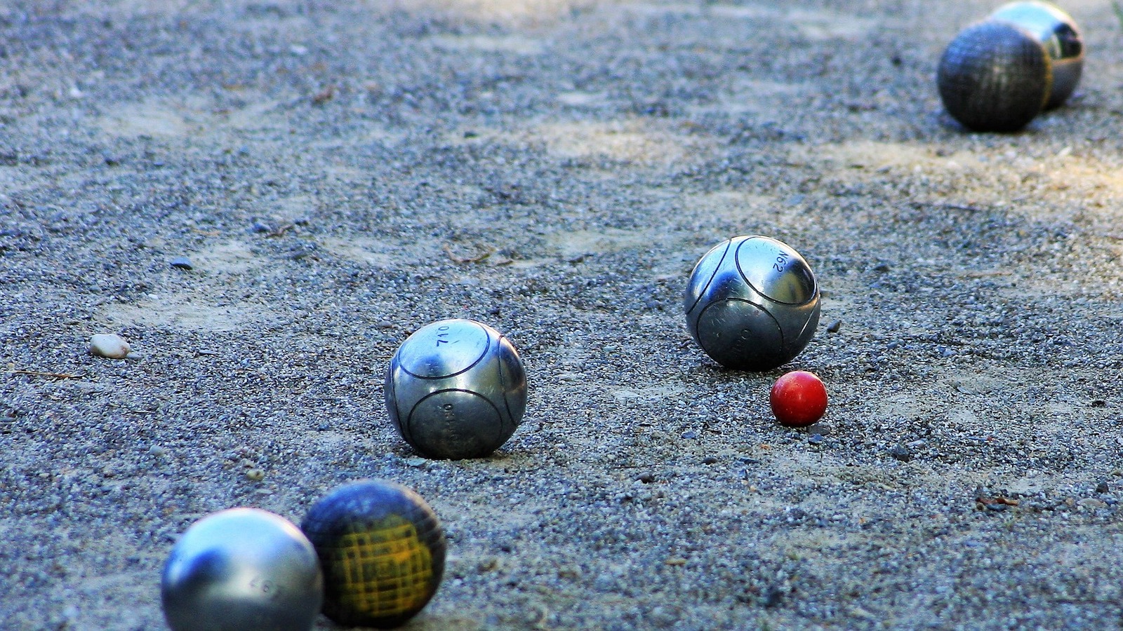 Mit Kugel und Konzentration: Boule-Kurs bringt Bewegung, Gemeinschaft und Wettkampf nach Nieheim