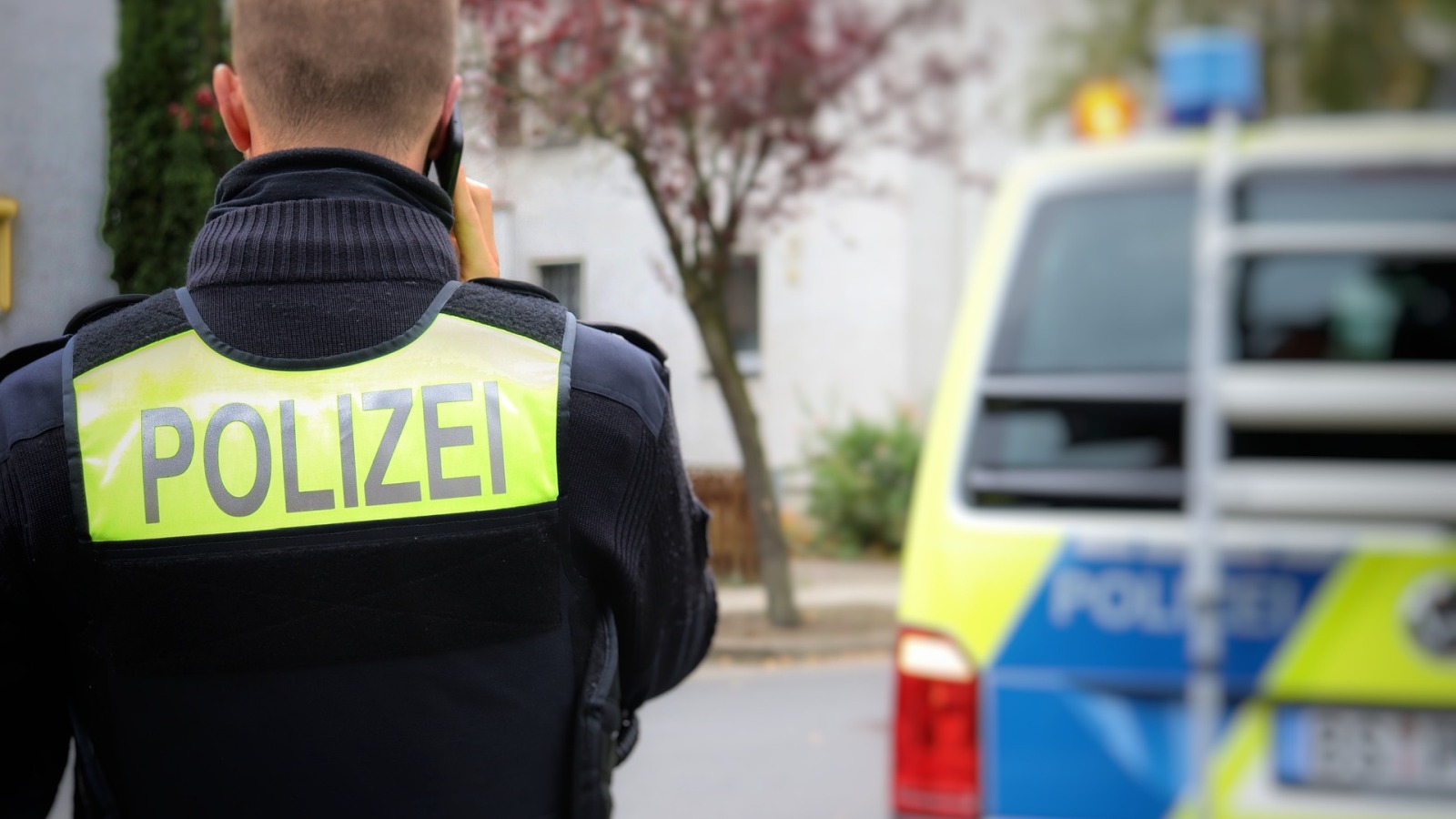 Unbekannte beschädigen Zigarettenautomaten in Brakel